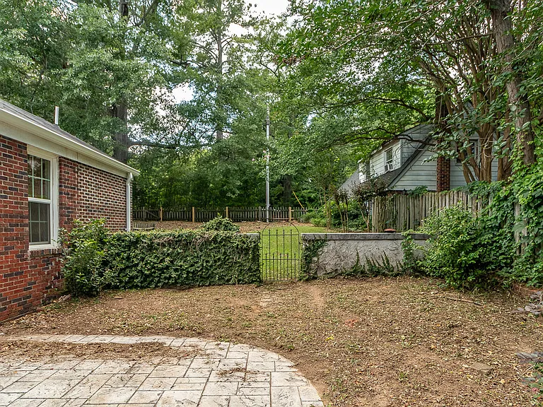 703 Hickman Rd — Photo 19