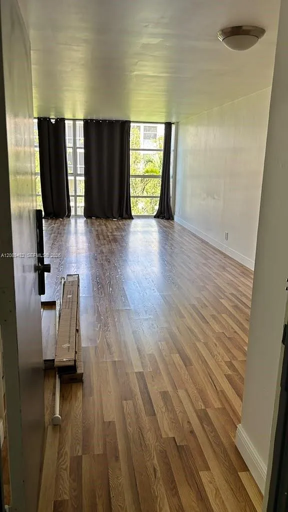 Desoto Park Condo — Photo 1
