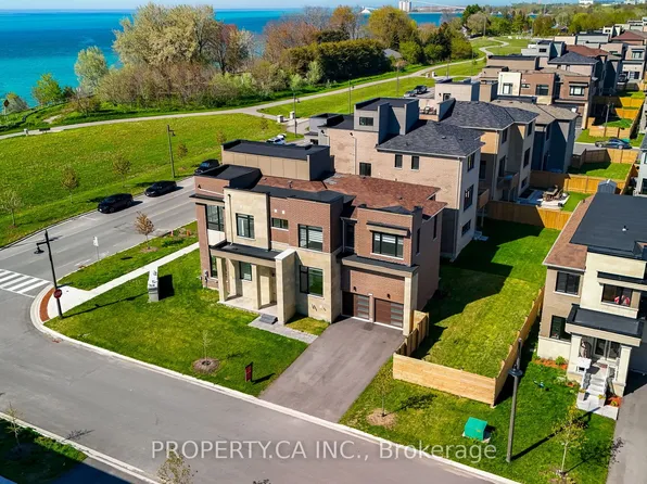 2 Yacht Dr, Clarington, ON L1C 4B1