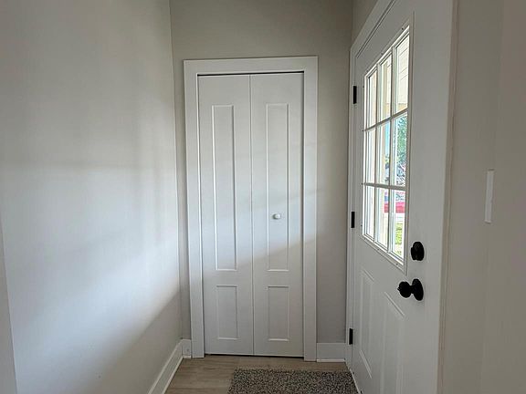 4th image of 27390 Elmhurst St