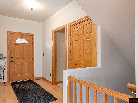 5th image of 227 Woodhaven Ln