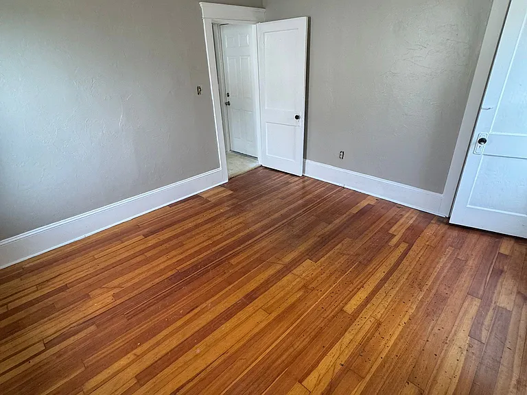 Willow St — Photo 16
