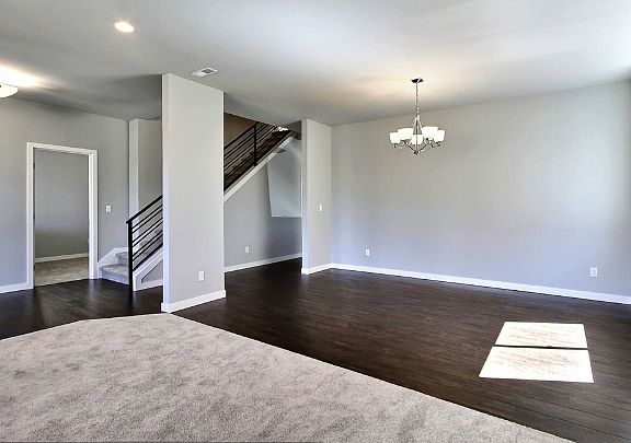4th image of 1801 S Mason Ave