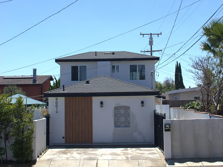 9001 S Van Ness Ave #1/2 — Photo 2