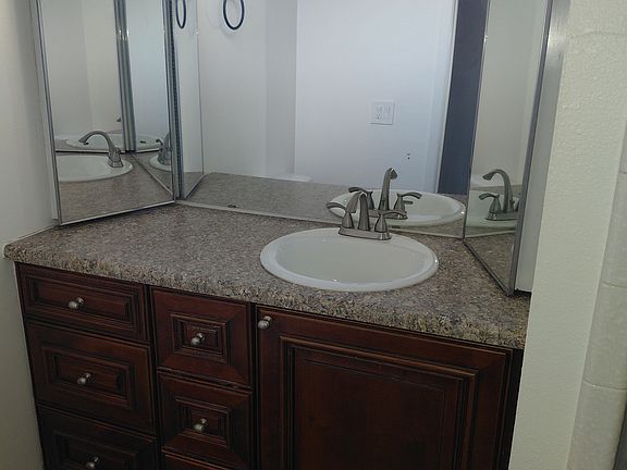 5th image of 2402 S Elizabeth St APT 5