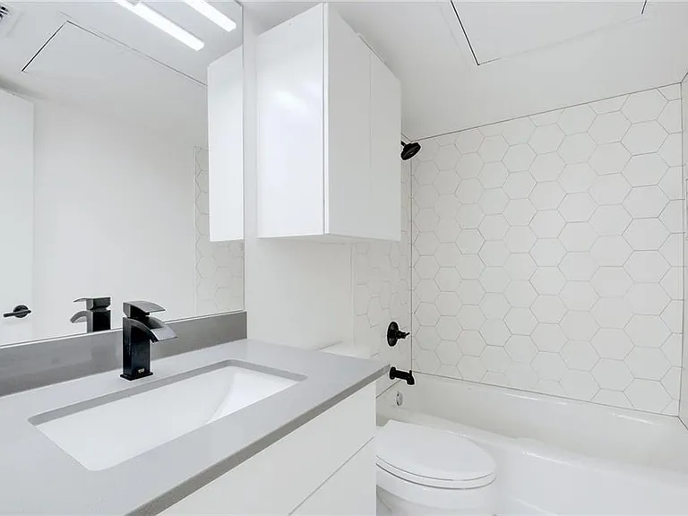 400 E 30th St #204 — Photo 11