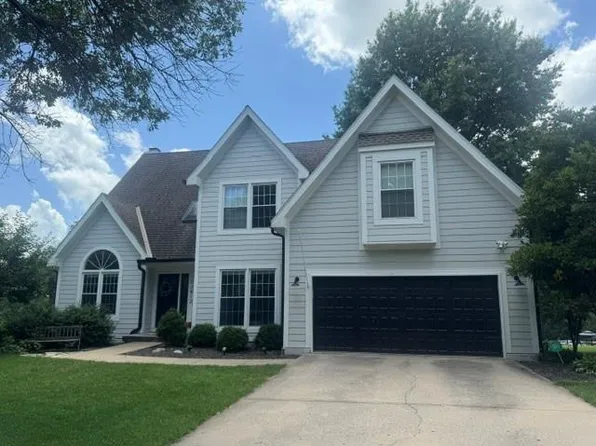 13812 Meadow Ln, Leawood, KS 66224