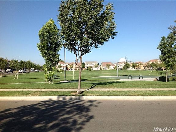 5th image of 561 Ashwood Ln