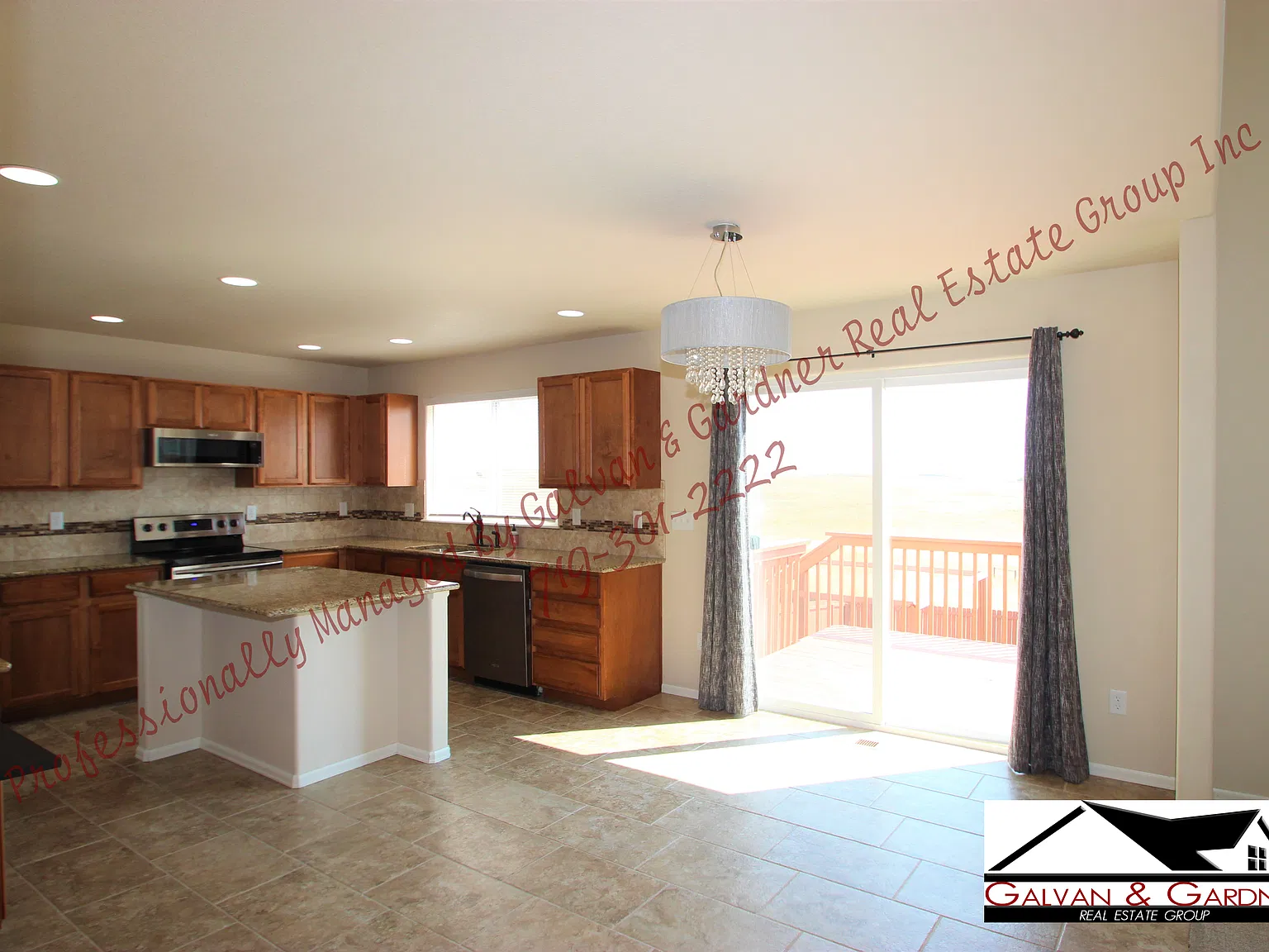 3 bed, 2.5 bath, 1749 sqft, $2,195 — Photo 2