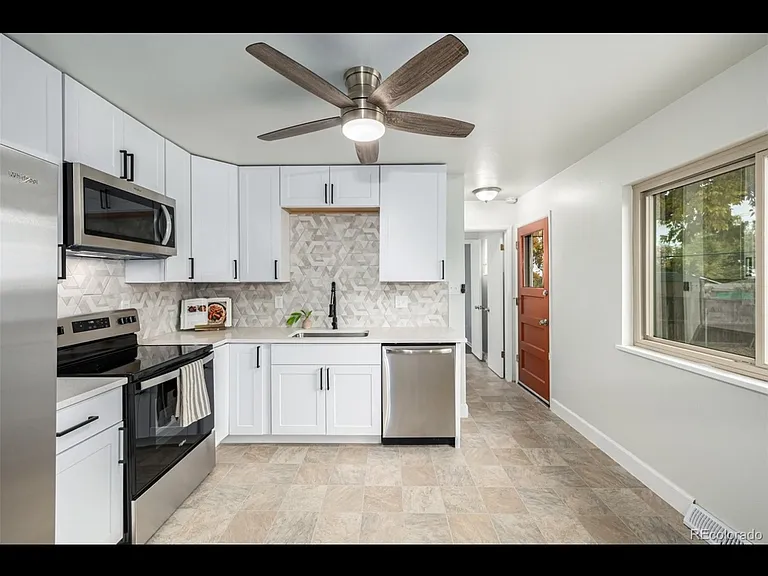 2732 S Grove St — Photo 9