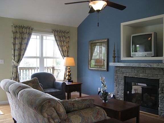 3rd image of 769 Grandview Dr #22