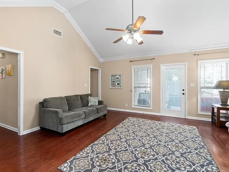 2231 Fairfax Dr — Photo 27