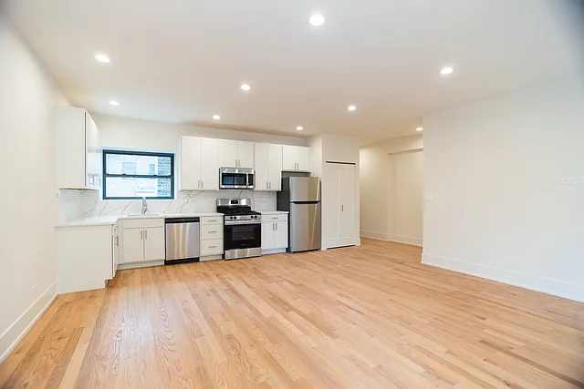652 W Gordon Ter #1W — Photo 7