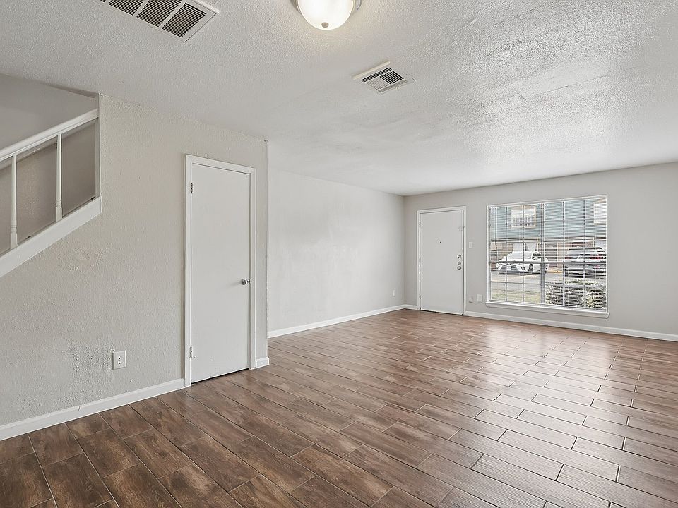 16-web-or-mls-6718 De Moss Dr Unit 256-S2102-001