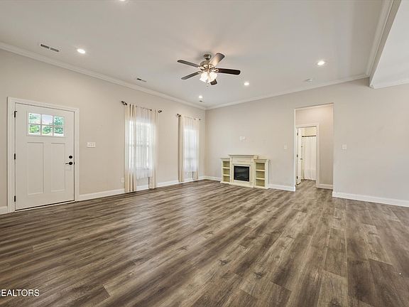 4th image of 556 Greystoke Ln