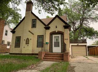 306 8th St NW, Minot, ND 58703