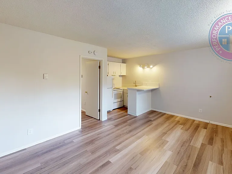 525 SE 28th Ave #110 — Photo 5
