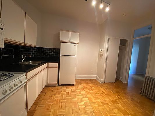 4th image of 304 W 14th St APT C