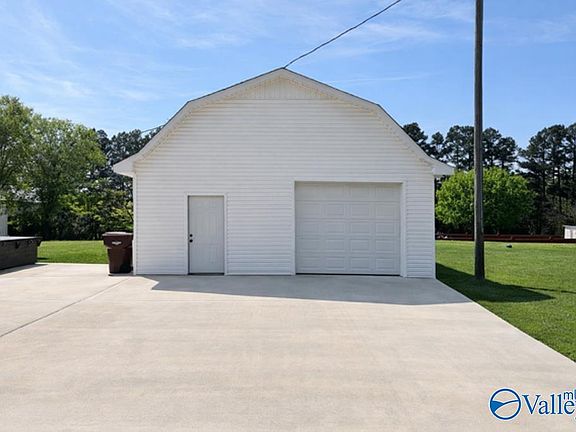 5th image of 17023 Red Hill Rd