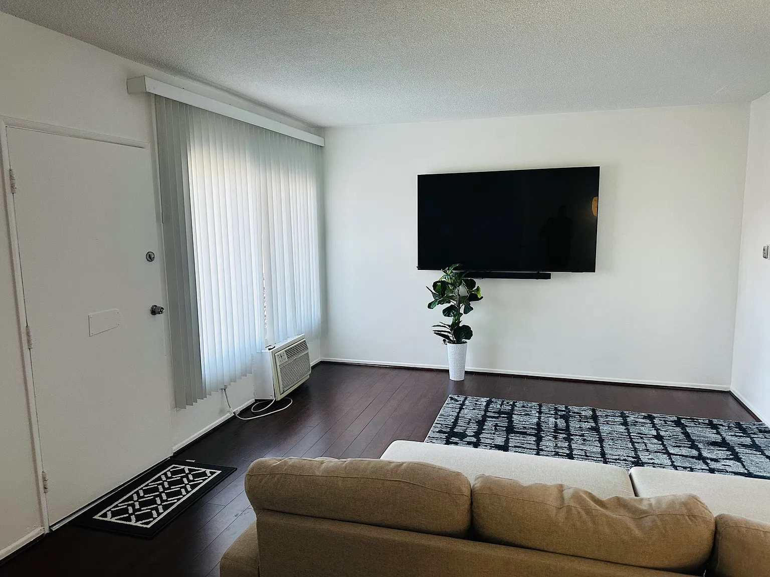 1 bed, 1100 sqft, $2,295 — Photo 1