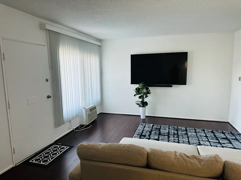 12344 Burbank Blvd #16