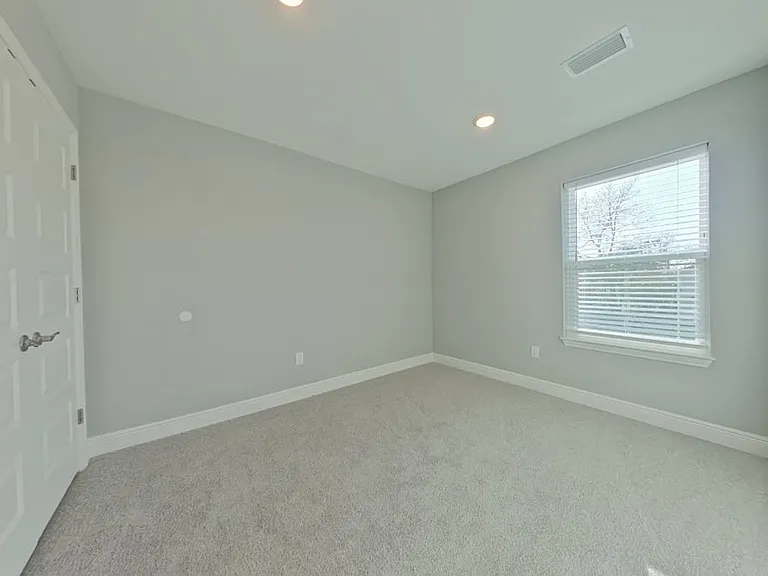 814 Kenneth Dr — Photo 13