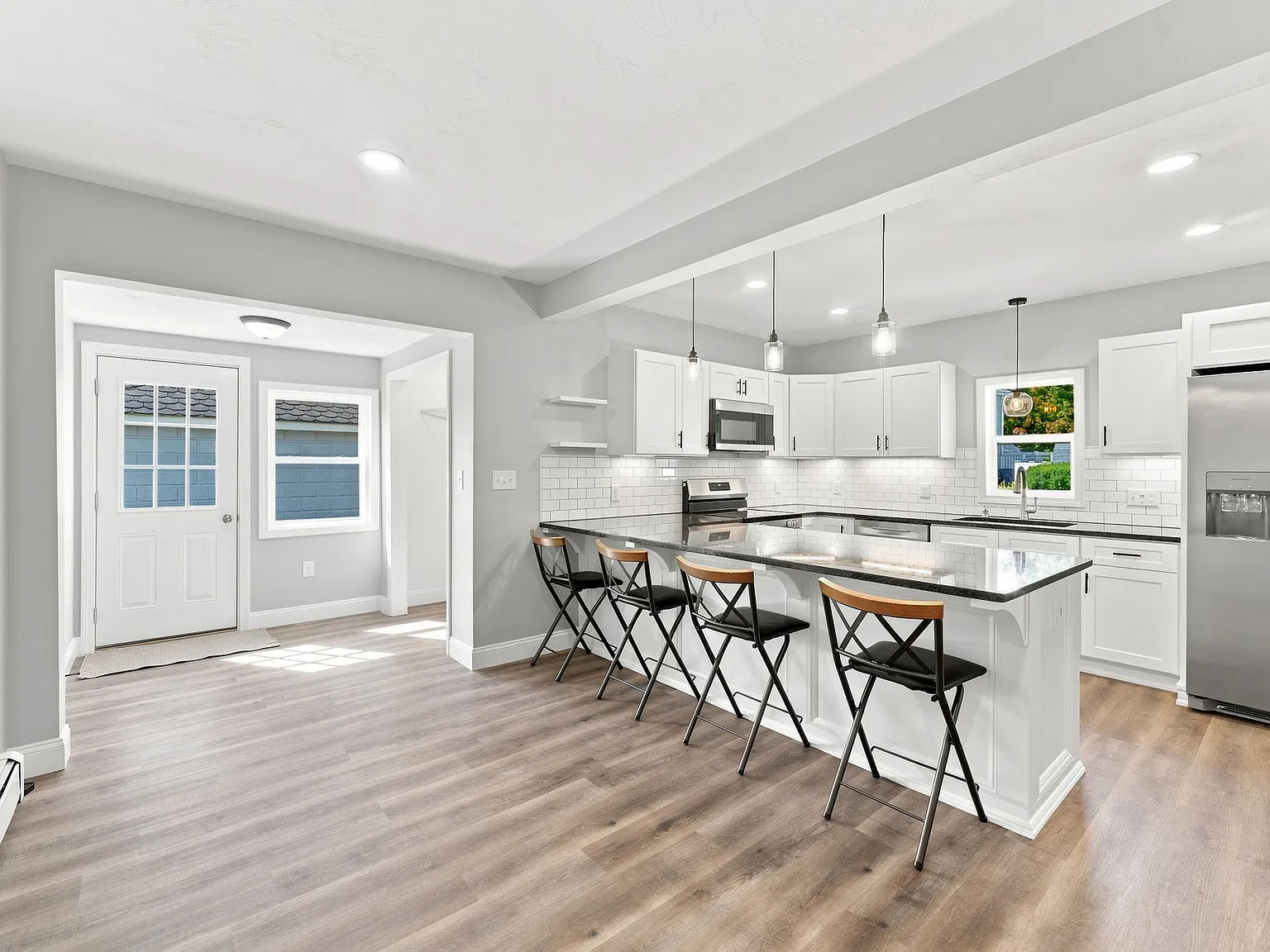 3 bed, 1500 sqft, $3,200 — Photo 4