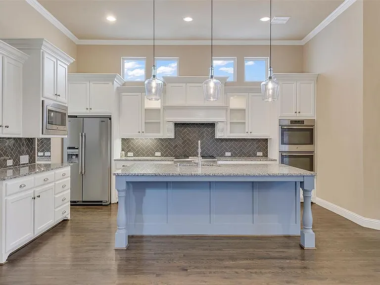 7336 Champagne Dr — Photo 9