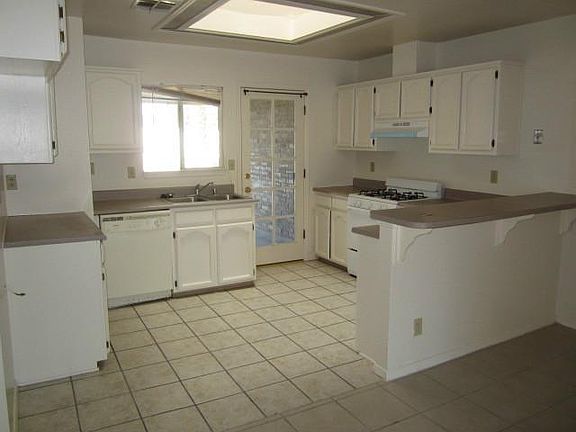 5th image of 657 La Chapa Ave APT A
