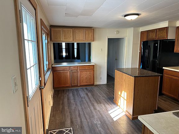5th image of 129 East St