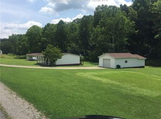1059 Angel Fork Rd, Saint Albans, WV 25177