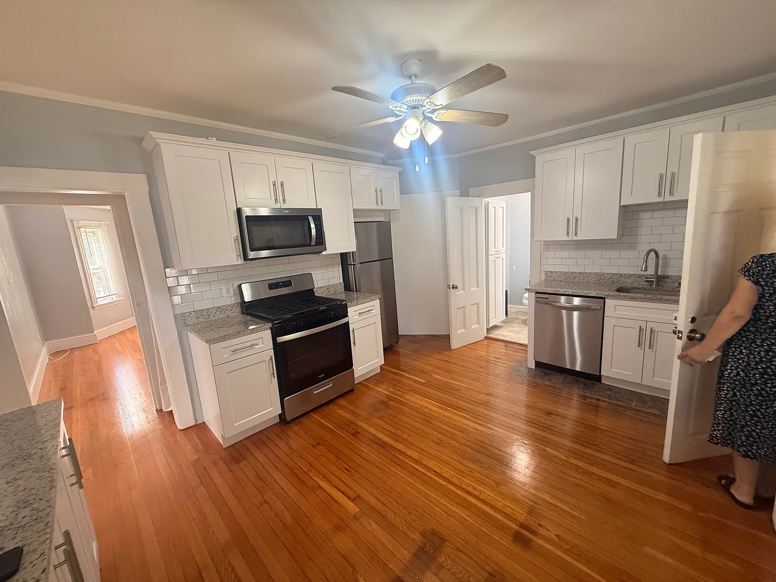2 bed, 950 sqft, $2,450 — Photo 4