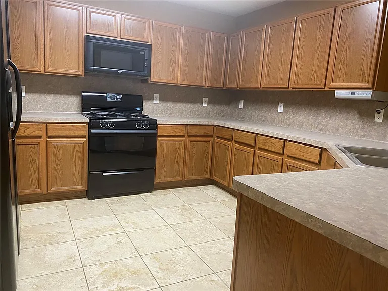 18206 Coreland Ln — Photo 3