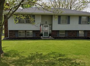 1102 Crestview Dr, Macon, MO 63552