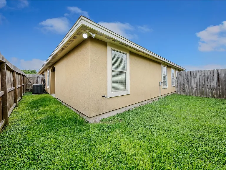 6630 Rhine Dr #B — Photo 26