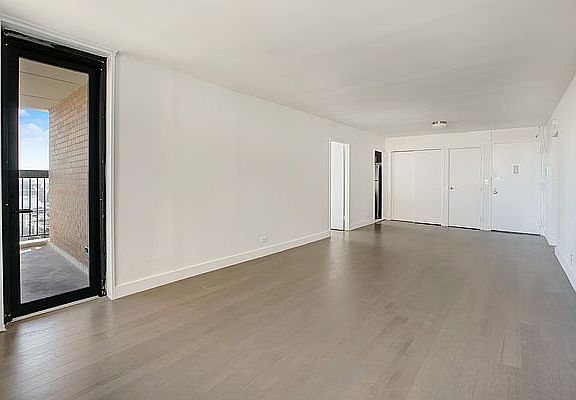 3rd image of 300 Mercer St APT 11D