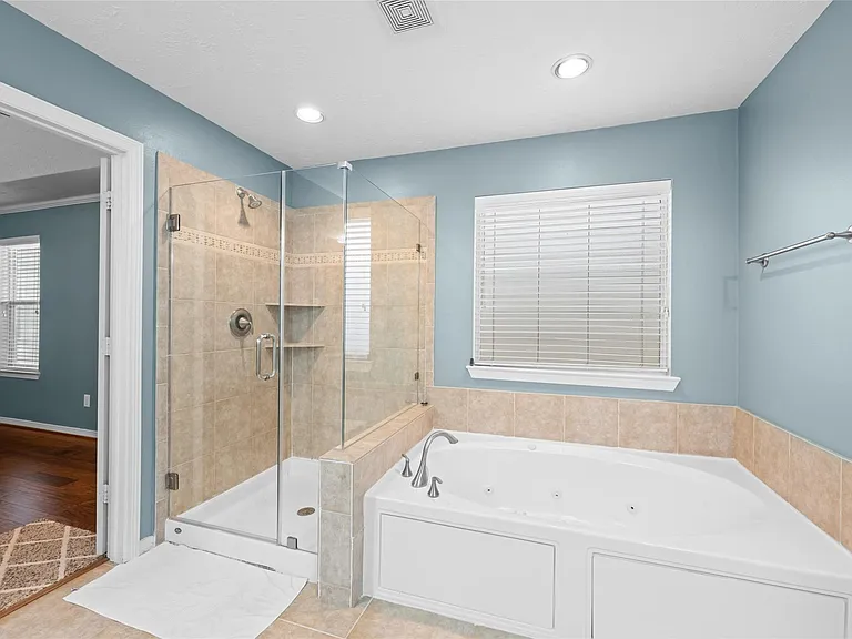 3410 Skyline Village Dr — Photo 39