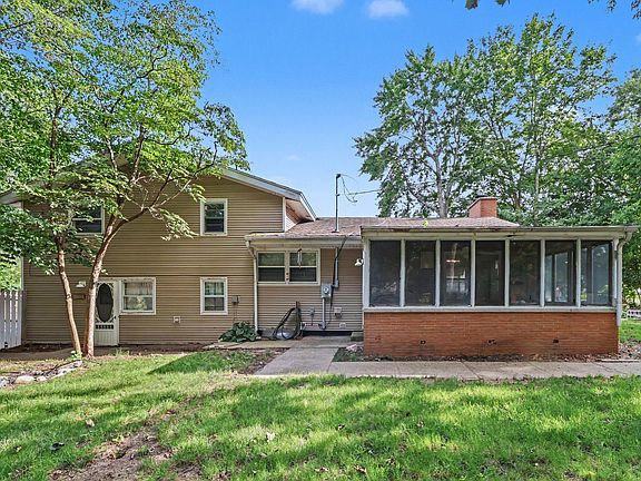 3rd image of 42910 Evergreen Park Dr