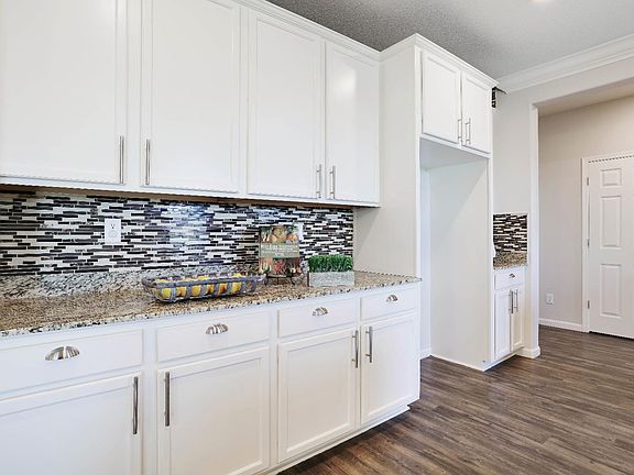 4th image of 10214 Vaughn Dr