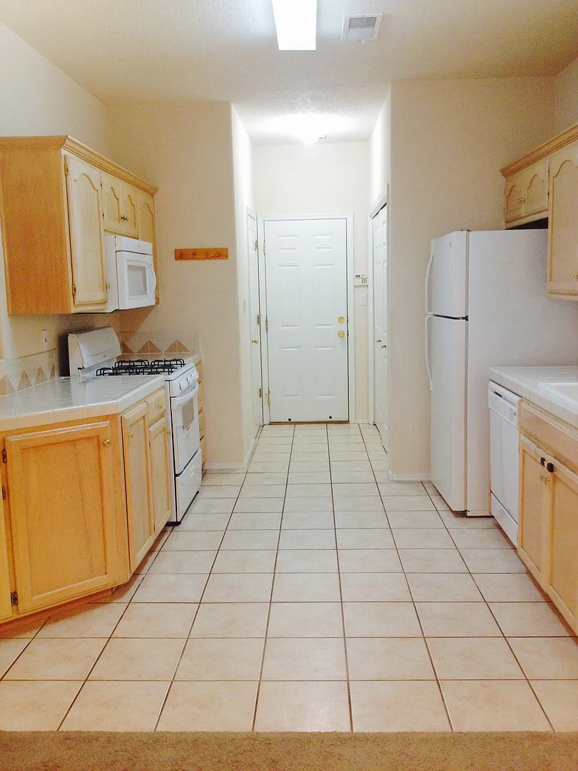 7408 Tricia Rd NE — Photo 4