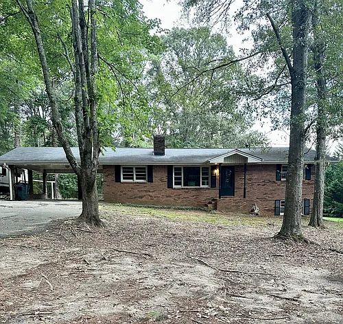 121 Reeves Rd Photo 1