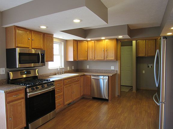 2nd image of 898 Lora Lee Dr