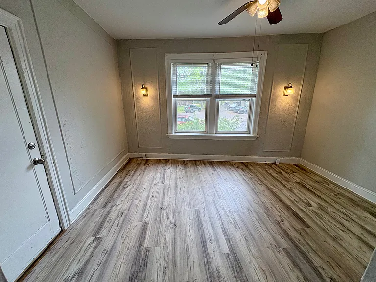 4463 Castleman Ave #1E — Photo 2