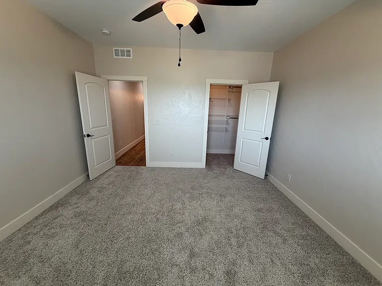 815 Parkway Dr — Photo 28