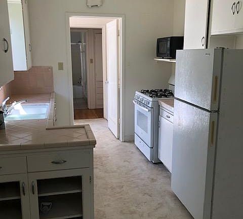 4th image of 1286 Fredericks St