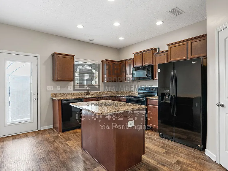1702 Sprucedale Dr — Photo 9