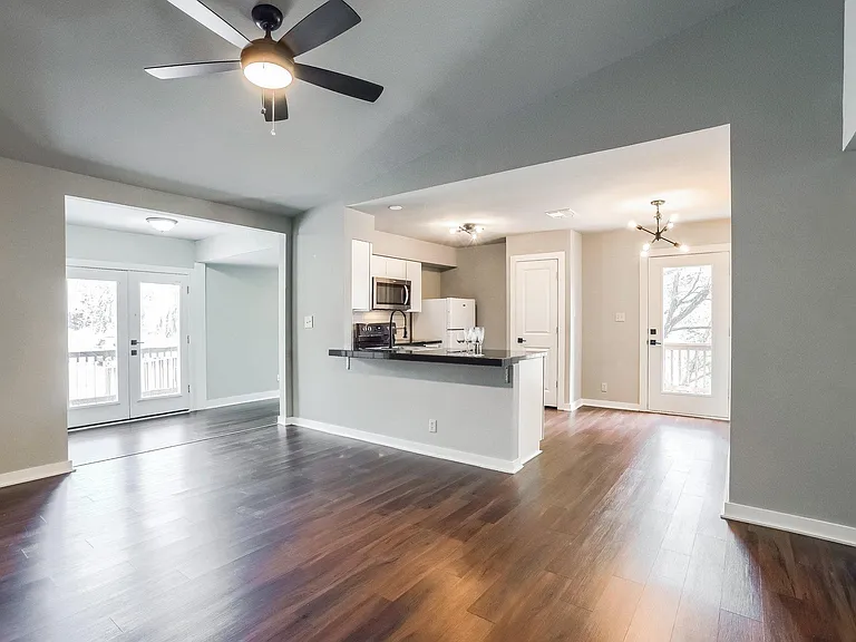 5909 Lago Vista Way #B — Photo 5