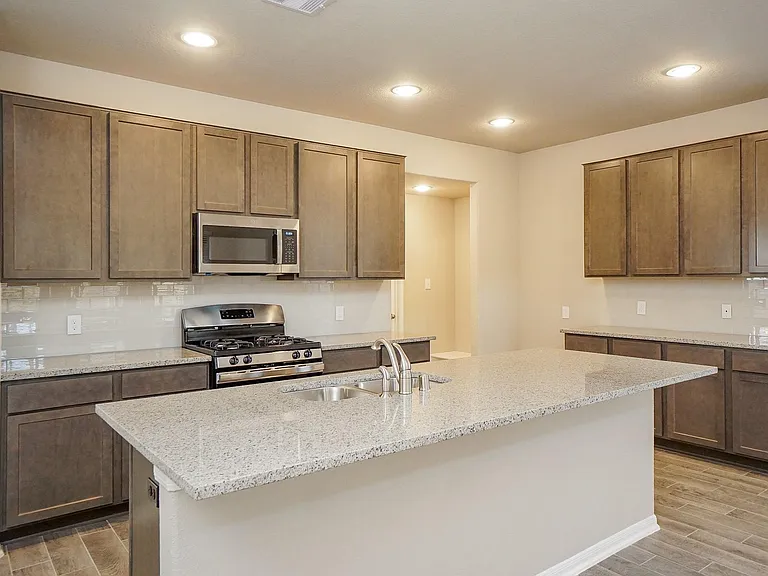 5463 Grand View Dr — Photo 8