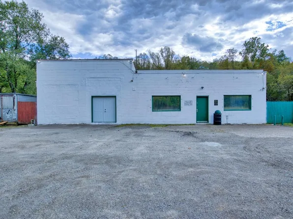 9896 State Route 93 N, New Straitsville, OH 43766