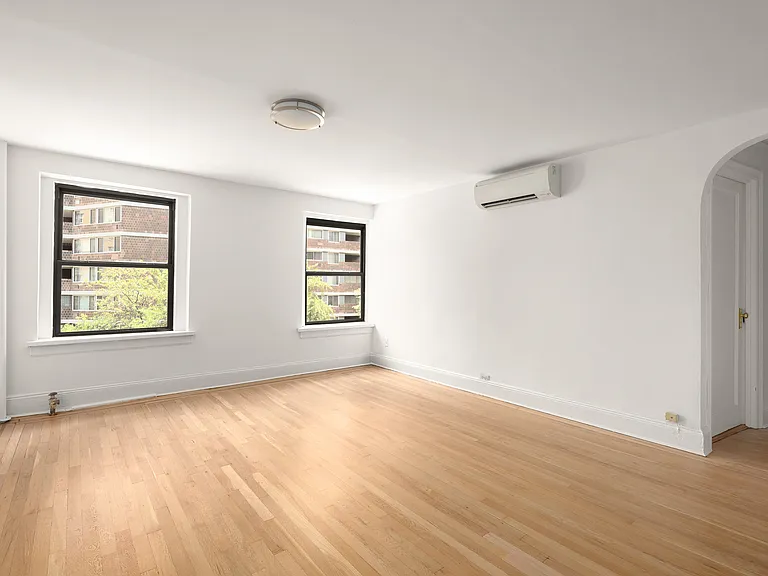 240 E 24th St #3F — Photo 3